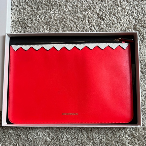 🔥 Emporio Armani Clutch - In Excellent Condition 🔥 - Picture 3 of 9